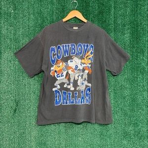 Vintage RARE Dallas cowboys looney toons T-shirt. Size XL.